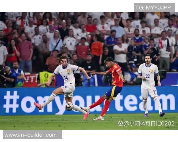 44岁足球球星依然驰骋绿茵场展现惊人状态刷新职业生涯新高度